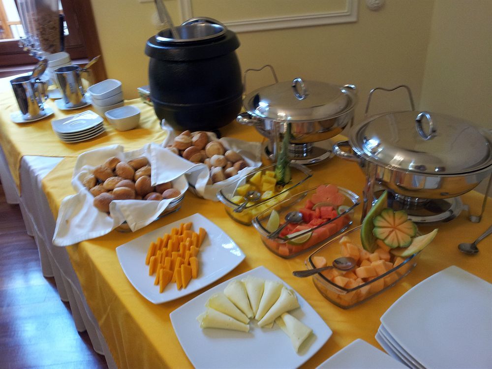 Hotel Santa Lucia Boutique Spa Bogota Exterior photo A buffet
